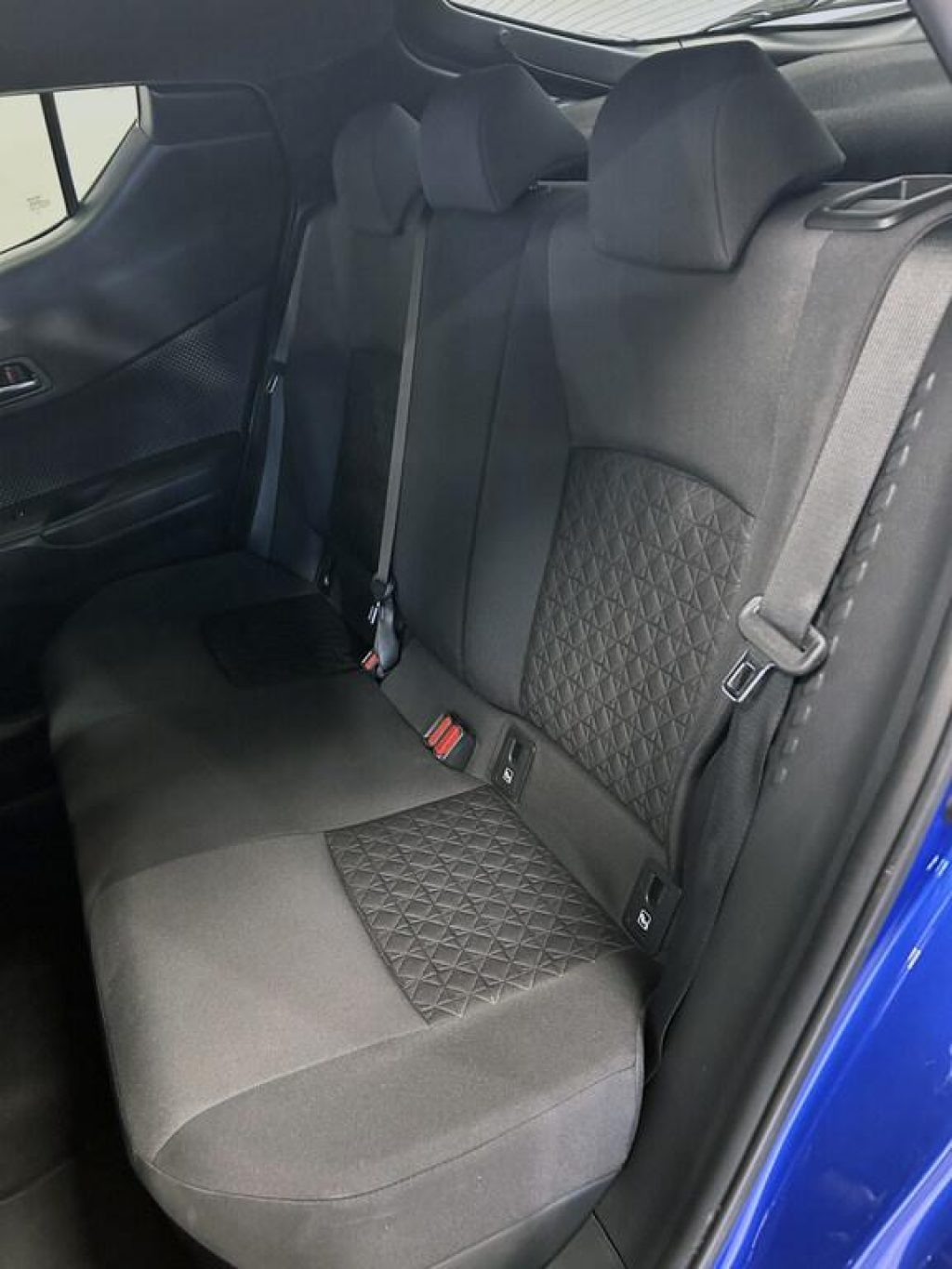 TOYOTA C-HR More Business e-cvt - 12