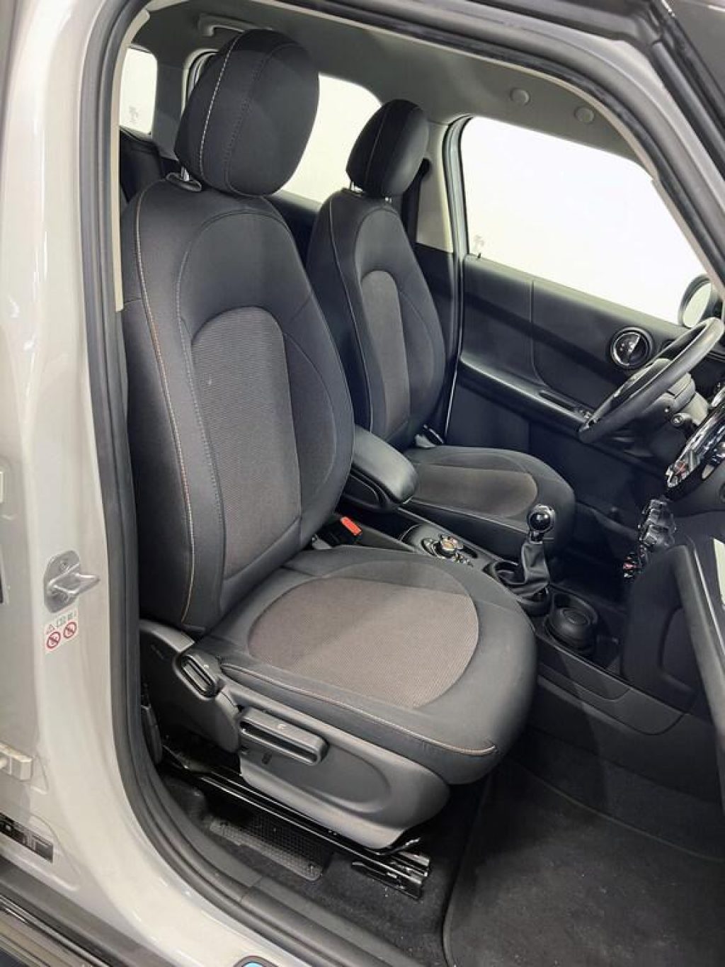 MINI Countryman Cooper D Black & White Edition - 12