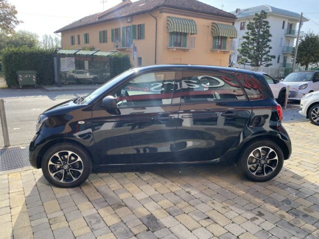 SMART ForFour 60 1.0 Black Passion TETTO PANORAM.-CRUISE-15" Immagine 2