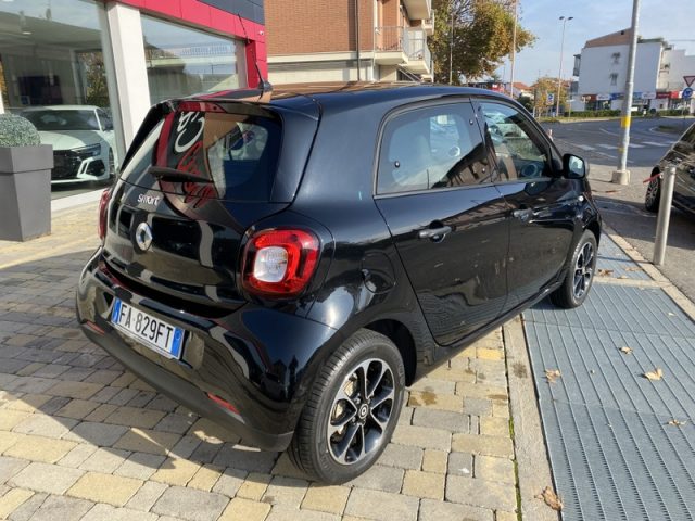 SMART ForFour 60 1.0 Black Passion TETTO PANORAM.-CRUISE-15" Immagine 4