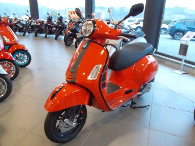 VESPA GTS 125 SUPERSPORT Immagine 1