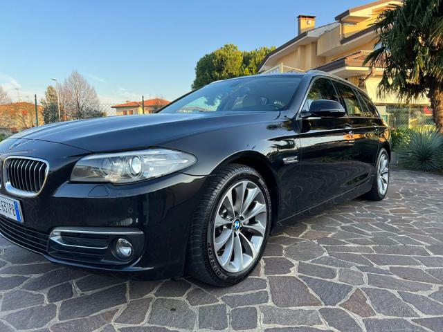 BMW 520 d xDrive Touring Luxury Immagine 0