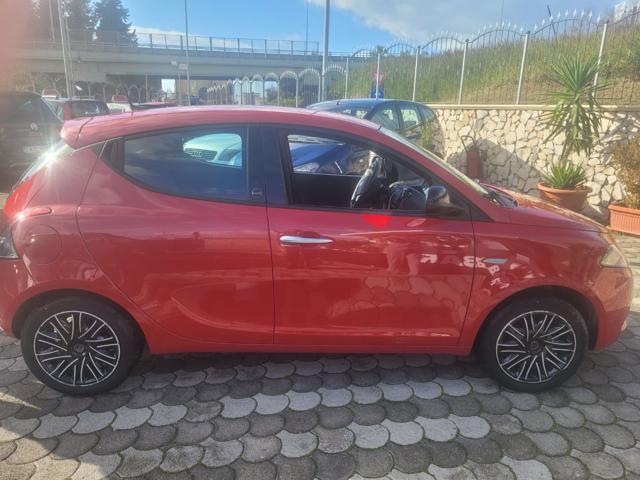 LANCIA Ypsilon 1.0 FireFly 5 porte S&S Hybrid Ecochic Silver Immagine 2