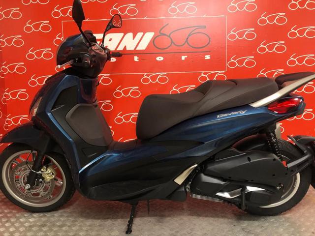 PIAGGIO Beverly 300 i.e. 2022 Immagine 2