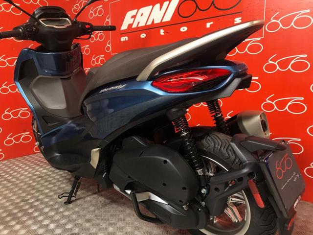 PIAGGIO Beverly 300 i.e. 2022 Immagine 4