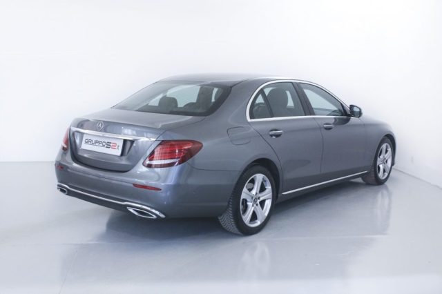 MERCEDES-BENZ E 220 d 4Matic Auto Premium/PARK ASSIST/SEDILI ELETT. Immagine 4