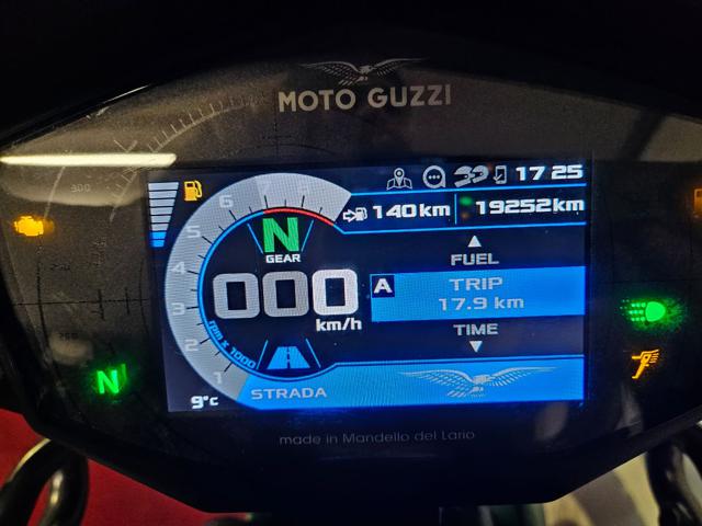 MOTO GUZZI V85 TT CENTENARIO Immagine 2