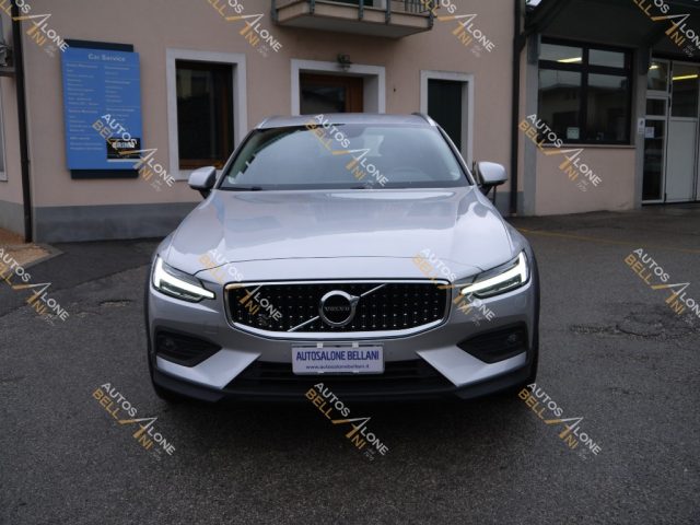 VOLVO V60 Cross Country B4 (d) AWD Geartronic Business Pro Immagine 1