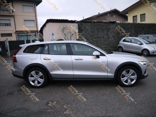 VOLVO V60 Cross Country B4 (d) AWD Geartronic Business Pro Immagine 3