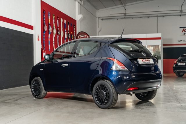 LANCIA Ypsilon 1.0 Hybrid FireFly 70cv S&S Silver Immagine 3