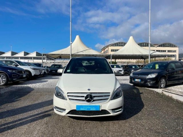 MERCEDES-BENZ B 180 d Premium Immagine 1