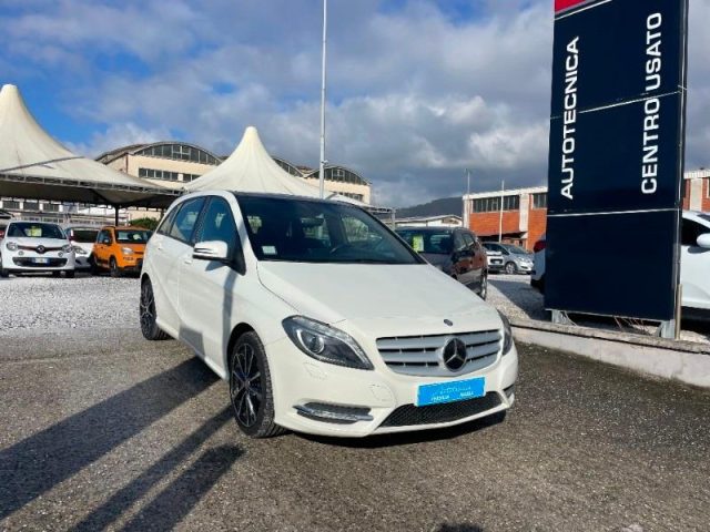 MERCEDES-BENZ B 180 d Premium Immagine 2