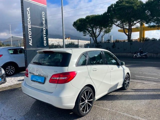 MERCEDES-BENZ B 180 d Premium Immagine 3