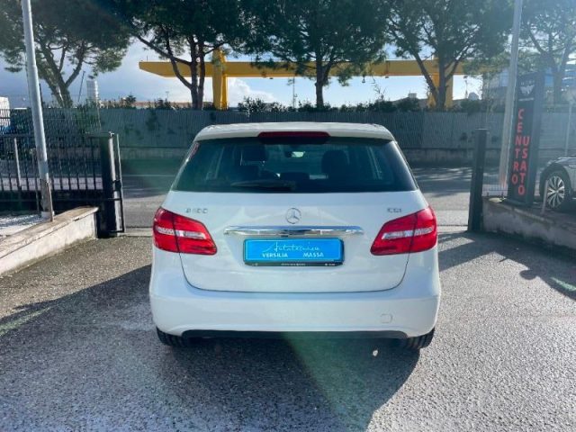 MERCEDES-BENZ B 180 d Premium Immagine 4