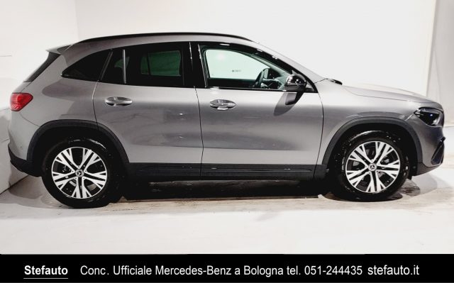 MERCEDES-BENZ GLA 180 d Automatic Progressive Advanced Plus Immagine 1