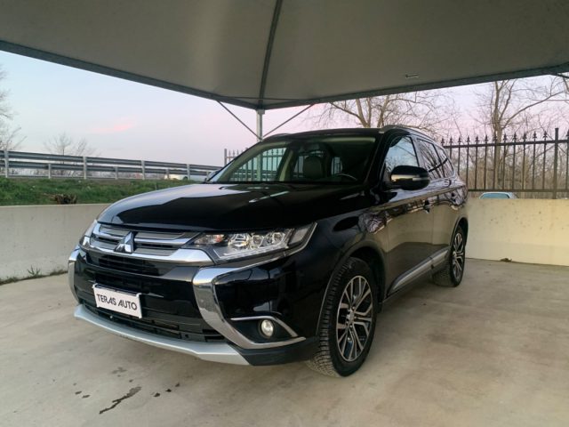 MITSUBISHI Outlander 2.2 DI-D 4WD Instyle 7p. GANCIO TRAINO EURO 6 Immagine 0