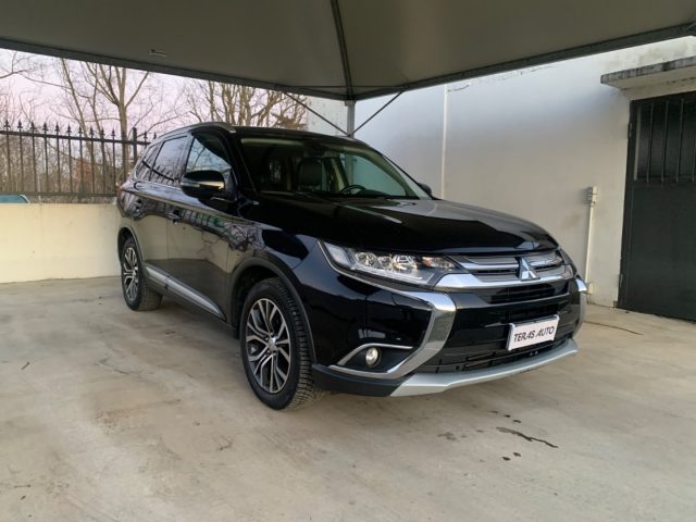 MITSUBISHI Outlander 2.2 DI-D 4WD Instyle 7p. GANCIO TRAINO EURO 6 Immagine 2