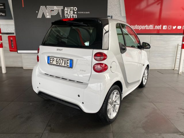 SMART ForTwo 1000 52 kW MHD coupé passion Immagine 2