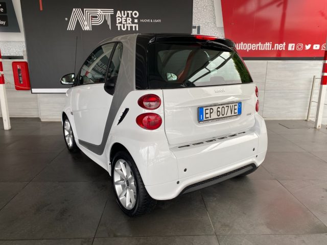 SMART ForTwo 1000 52 kW MHD coupé passion Immagine 3