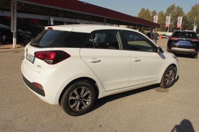 HYUNDAI i20 1.2 5 porte Connectline Immagine 4