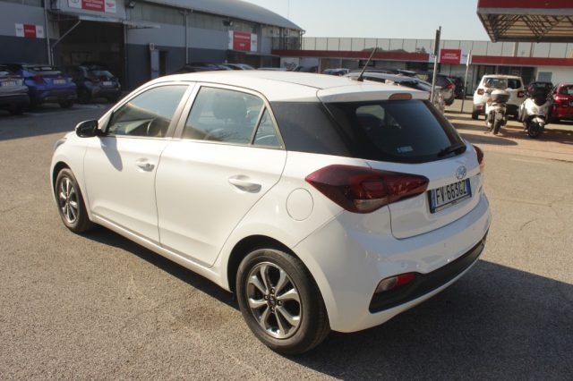 HYUNDAI i20 1.2 5 porte Connectline Immagine 3