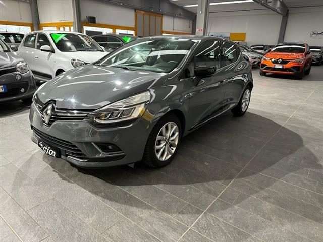 RENAULT Clio 1.5 dci Moschino Zen 75cv Immagine 2