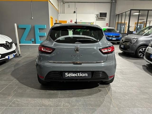 RENAULT Clio 1.5 dci Moschino Zen 75cv Immagine 4