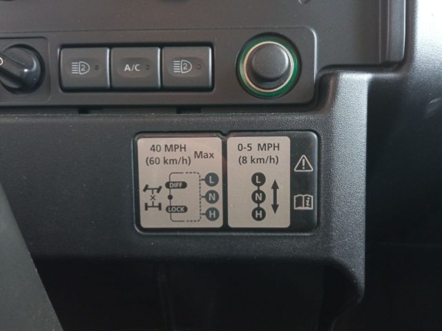 LAND ROVER DEFENDER 90 2.2 TD4 STATION WAGON SE N1 - foto 25