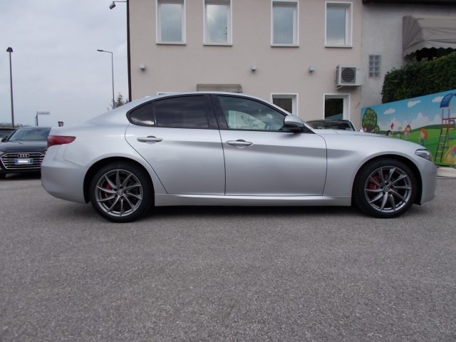 ALFA ROMEO Giulia 2.2 Turbodiesel 160 CV AT8 Rosso edizione Immagine 4