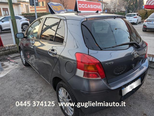 TOYOTA Yaris automatica 1.3 5 porte Sol Immagine 3