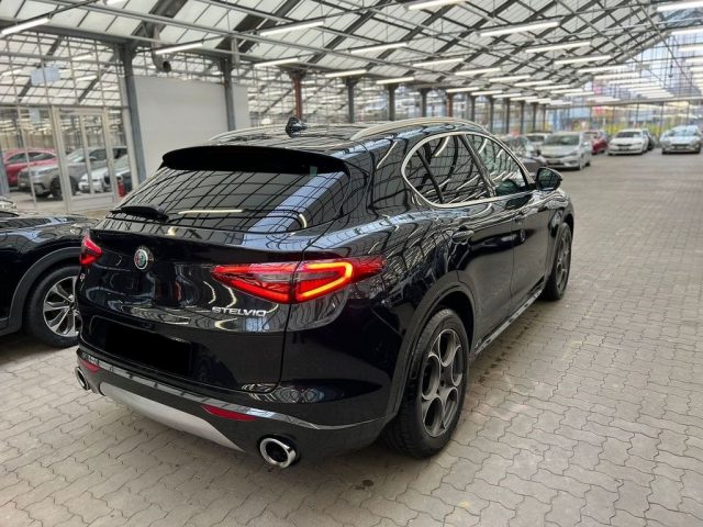 ALFA ROMEO Stelvio 2.2 Turbodiesel 210 CV AT8 Q4 Ti Lusso Immagine 3