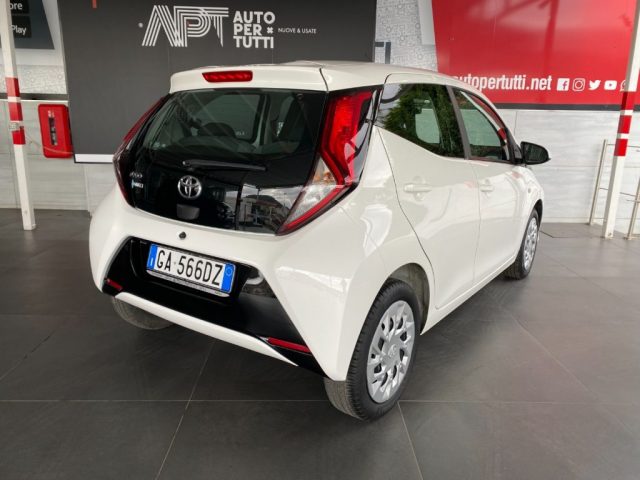 TOYOTA Aygo Connect 1.0 VVT-i 72 CV 5p x-play Immagine 2