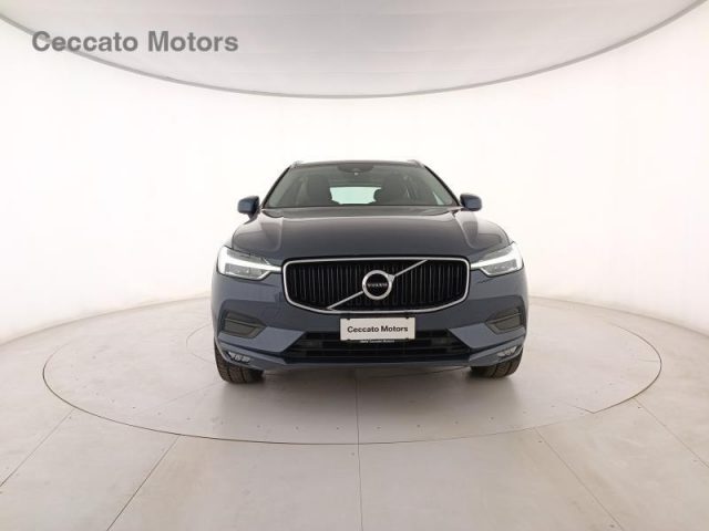 VOLVO XC60 B4 (d) AWD Geartronic Momentum Immagine 1