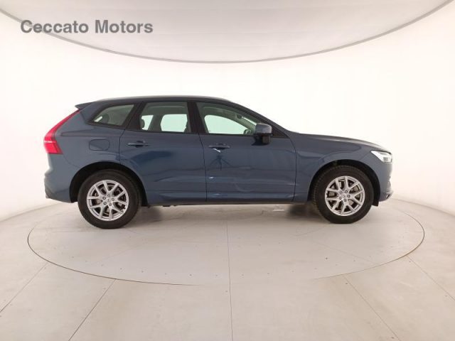 VOLVO XC60 B4 (d) AWD Geartronic Momentum Immagine 2