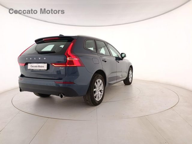 VOLVO XC60 B4 (d) AWD Geartronic Momentum Immagine 3