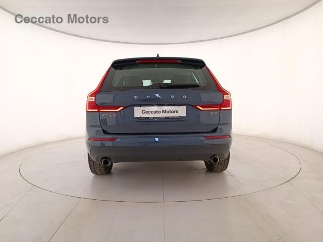 VOLVO XC60 B4 (d) AWD Geartronic Momentum Immagine 4