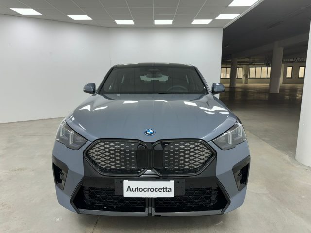 BMW iX2 xDrive 30 Msport Immagine 2