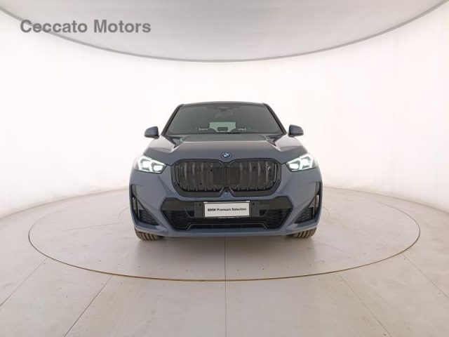 BMW iX1 xDrive 30 Msport Immagine 1