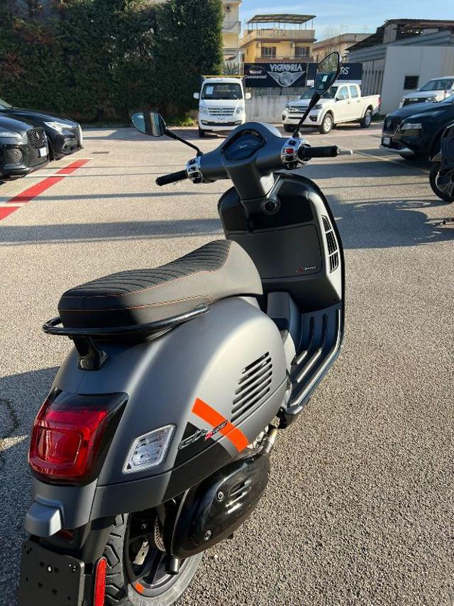 PIAGGIO Vespa GTS 300 Super SUPER Immagine 2