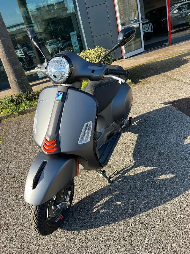 PIAGGIO Vespa GTS 300 Super SUPER Immagine 0