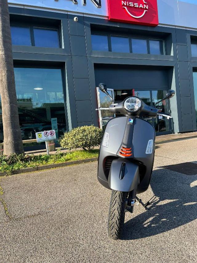 PIAGGIO Vespa GTS 300 Super SUPER Immagine 1