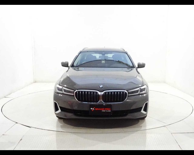 BMW 520 d 48V xDrive Touring Luxury Immagine 0