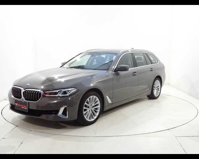 BMW 520 d 48V xDrive Touring Luxury Immagine 1