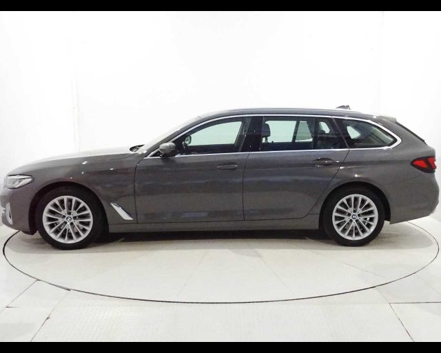 BMW 520 d 48V xDrive Touring Luxury Immagine 2