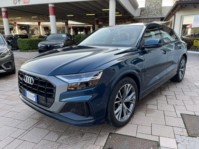 AUDI Q8 55 TFSI e quattro tiptronic Sport Immagine 0