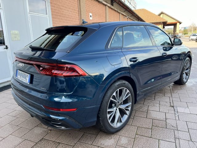 AUDI Q8 55 TFSI e quattro tiptronic Sport Immagine 2