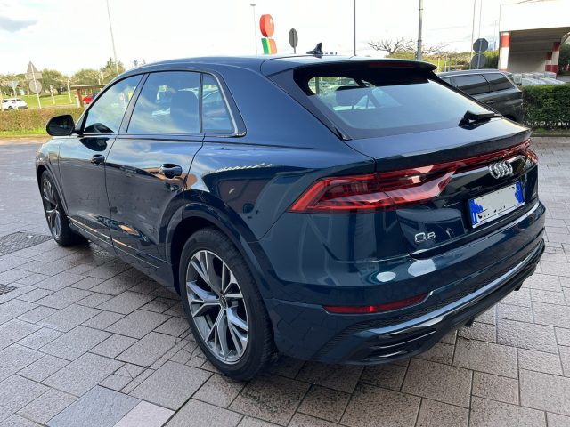 AUDI Q8 55 TFSI e quattro tiptronic Sport Immagine 3