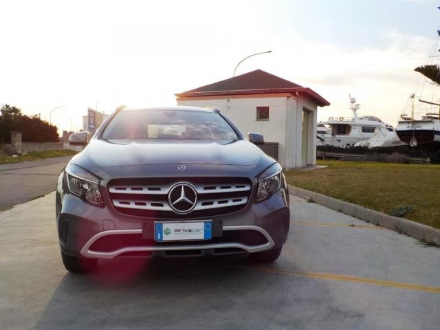 MERCEDES-BENZ GLA 180 d Automatic Premium Immagine 2