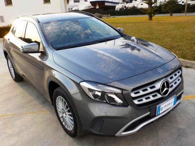 MERCEDES-BENZ GLA 180 d Automatic Premium Immagine 3