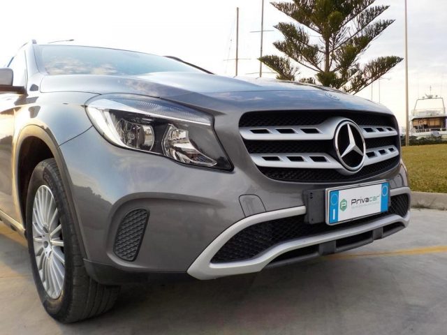 MERCEDES-BENZ GLA 180 d Automatic Premium Immagine 4